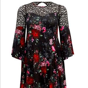 NWT Torrid Super Soft Floral Bell Sleeve Dress